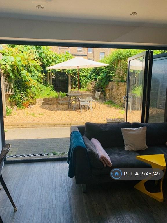 2 bedroom flat in Highbury, London, N5 (2 bed) (#2746749)