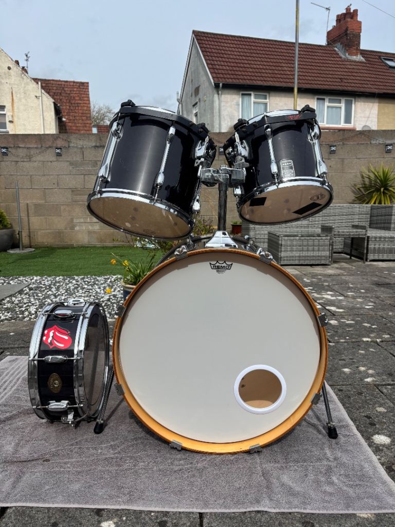 Tama rockstar drum kit 