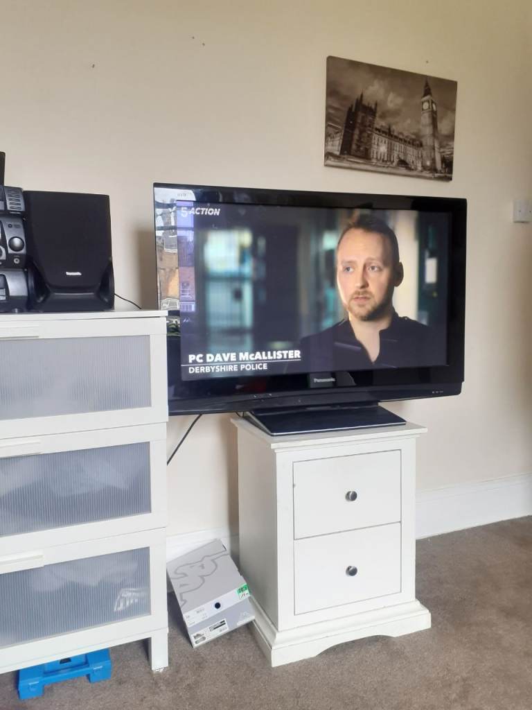 Panasonic 42inch plasma TV with built-in freeview 
