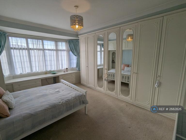 4 bedroom house in Gainsford Avenue, Clacton-On-Sea, CO15 (4 bed) (#2682826)