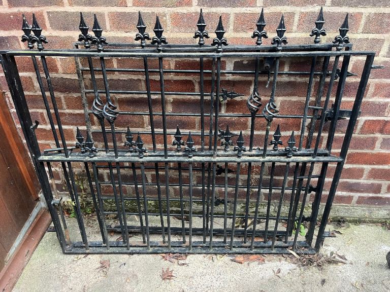 Iron gate 