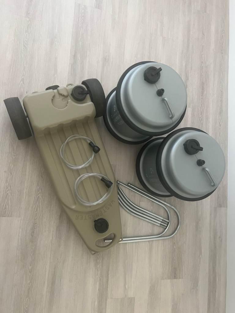 Aquaroll (40L, Grey x 2) and Wastemaster (40L, Beige x 1).  Good condition, Little used