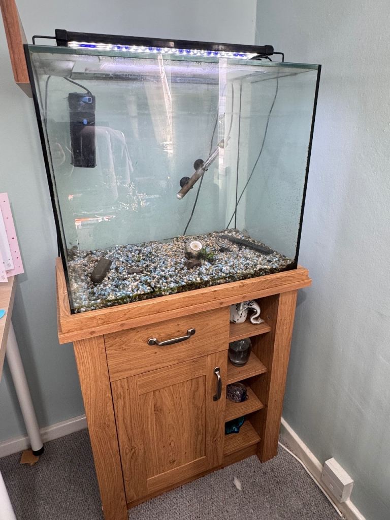 130L Tropical Fish Tank With stand & accessories 