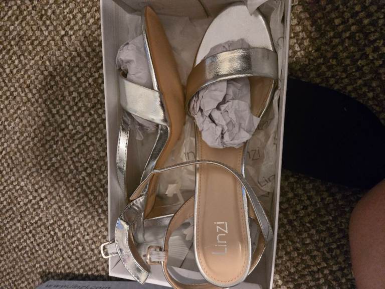 New Linzi Silver Strappy Heels – Size 8 5