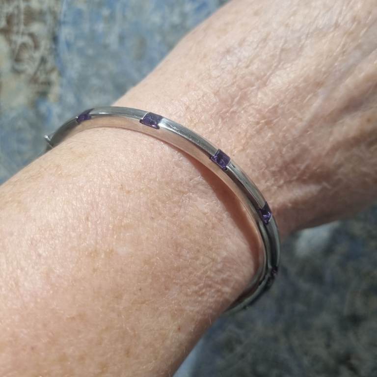 Gold 9ct Bangle / Bracelet with amethysts. 