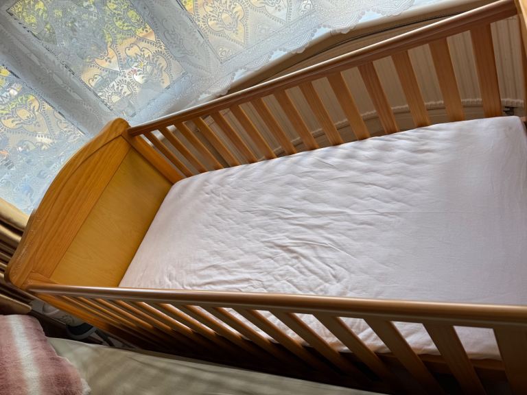 Cot bed with height adjustable 