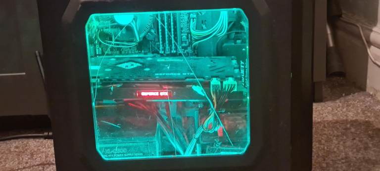 Gaming / Work PC – i7-7700, GTX 1080, 32GB RAM, 256GB SSD + 2TB HDD