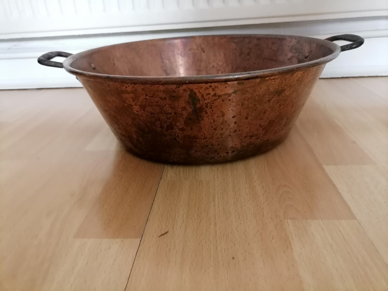 Antique Extra Large Heavy Duty COPPER POT With 2 Cast Iron Handles. Excellent Condition. 