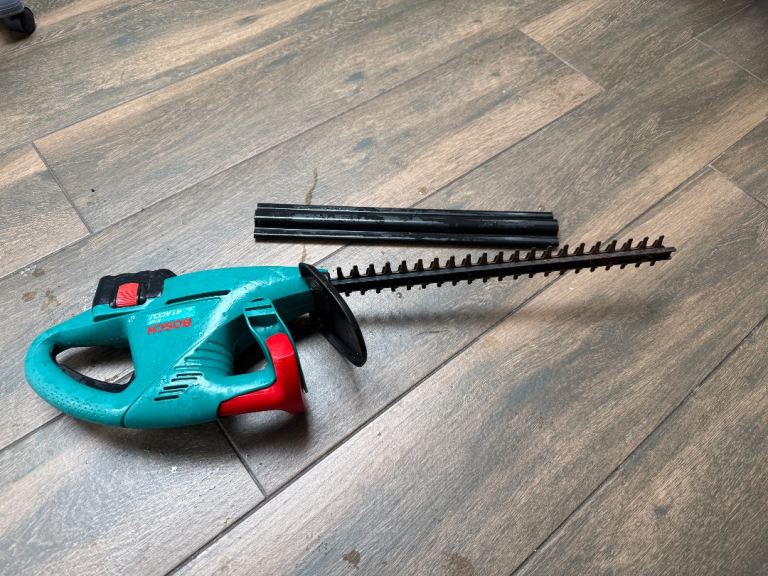 Bosche Cordless Hedge Trimmer