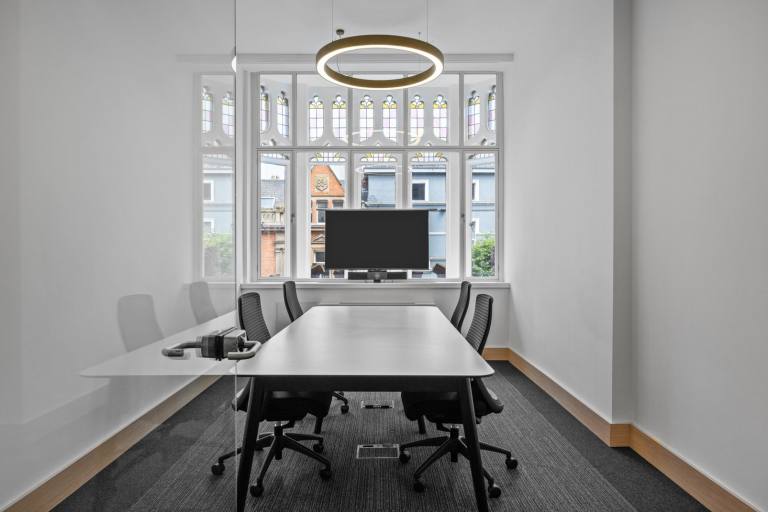 Belfast - BT1 5HB \ Office Space for Rent - 4 Workstations