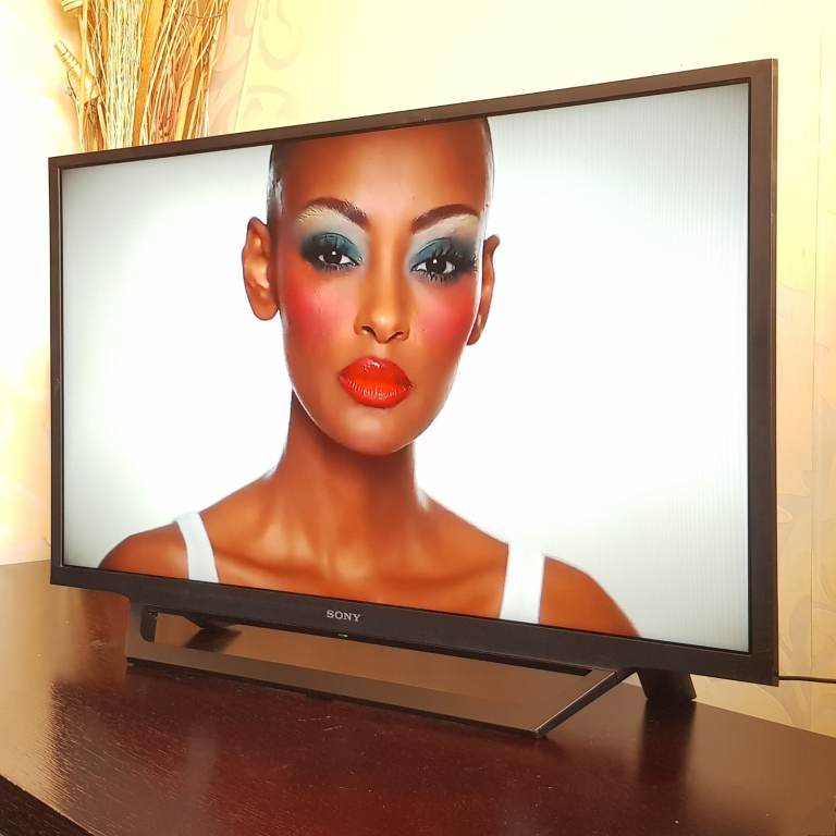 32 SONY Smart TV - Netflix YouTube 