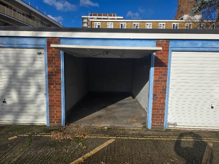 Garage for rent in Battersea
