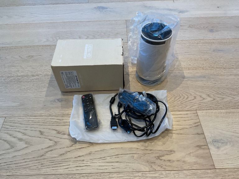 Mini LED Projector – Excellent Condition (95% New)
