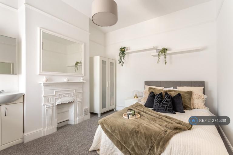 1 bedroom in Elms Avenue, Eastbourne, BN21 (#2745281)