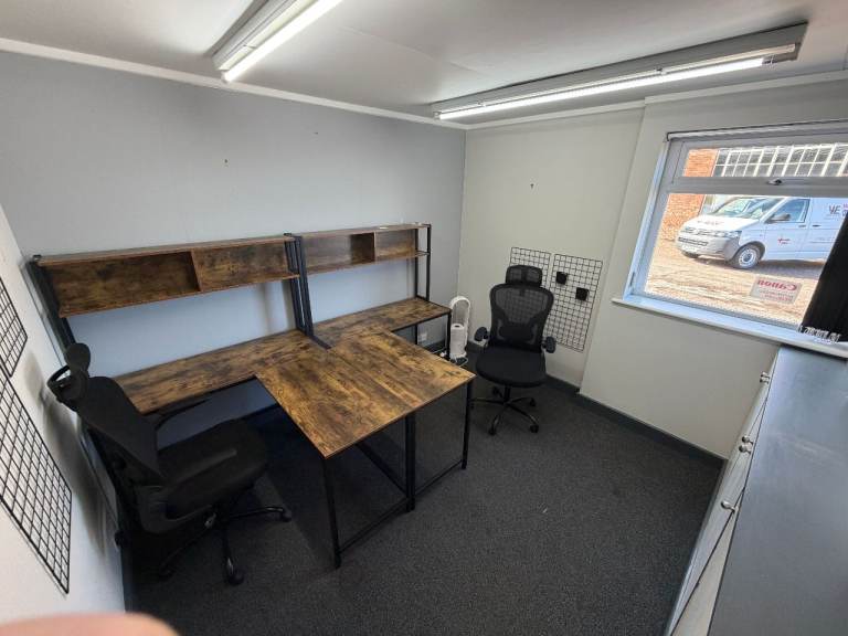 Small Furnished Office to Rent near Stratford-upon-Avon – Suitable for 1–2 People