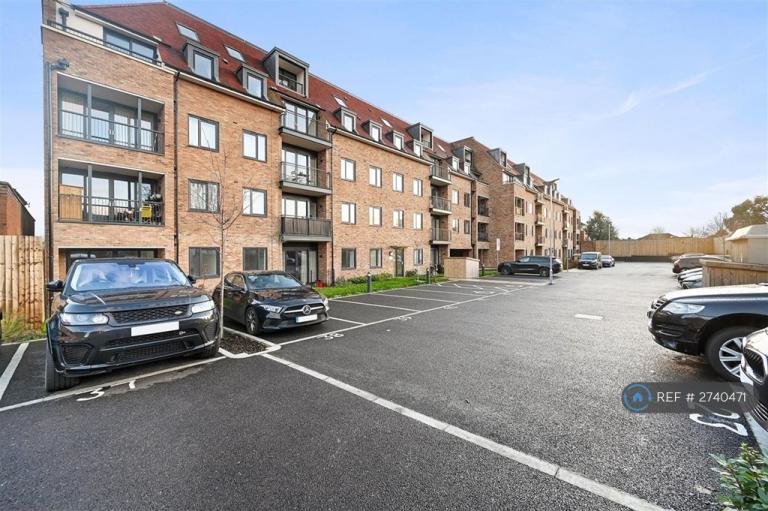 2 bedroom flat in Burrell House, Watford, WD24 (2 bed) (#2740471)