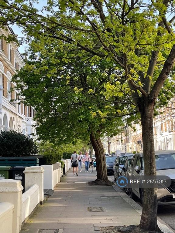 2 bedroom flat in Olympia, London, W14 (2 bed) (#2857013)