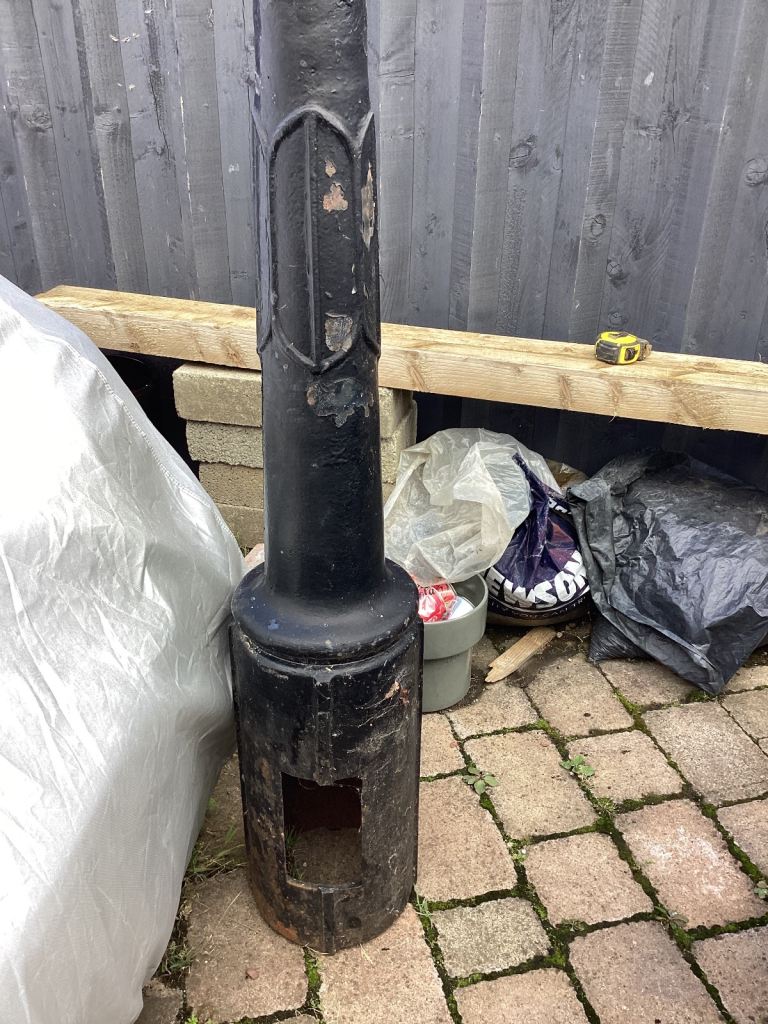 BOLLARD , EXTREMELY HEAVY CAST IRON VINTAGE BOLLARD 