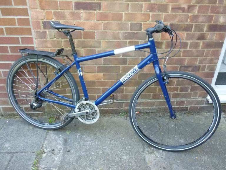Pinnacle Lithium hybrid/city/commuting bike 700c 3x7 Shimano gears medium