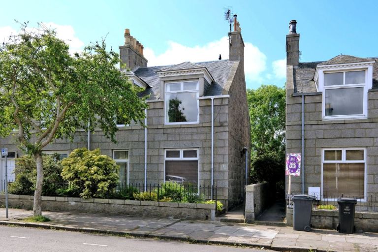 2 bedroom flat in Bedford Place, Kittybrewster, Aberdeen, AB24 3PA