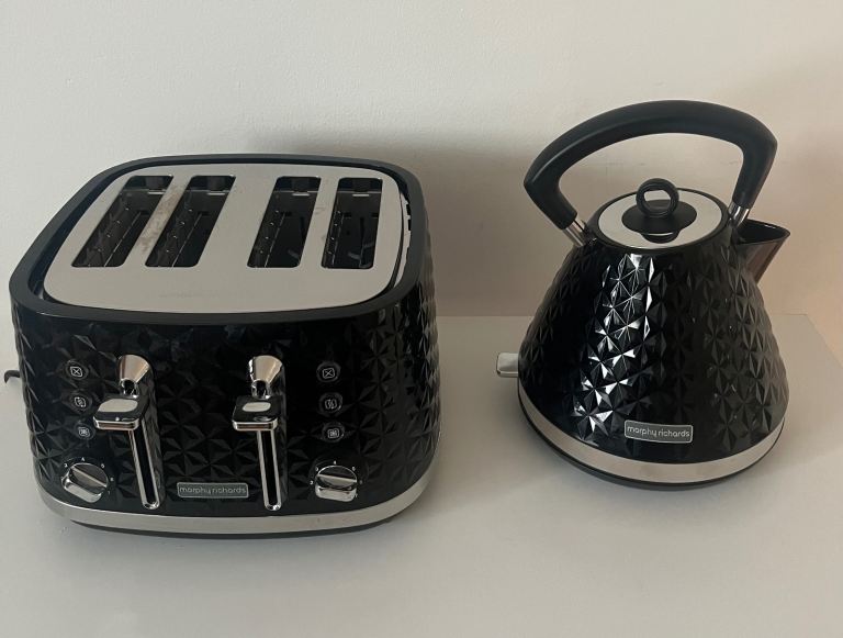 Morphy Richards Black Toaster, and Kettle Set, plus Russell Hobbs Microwave Oven As Good As New