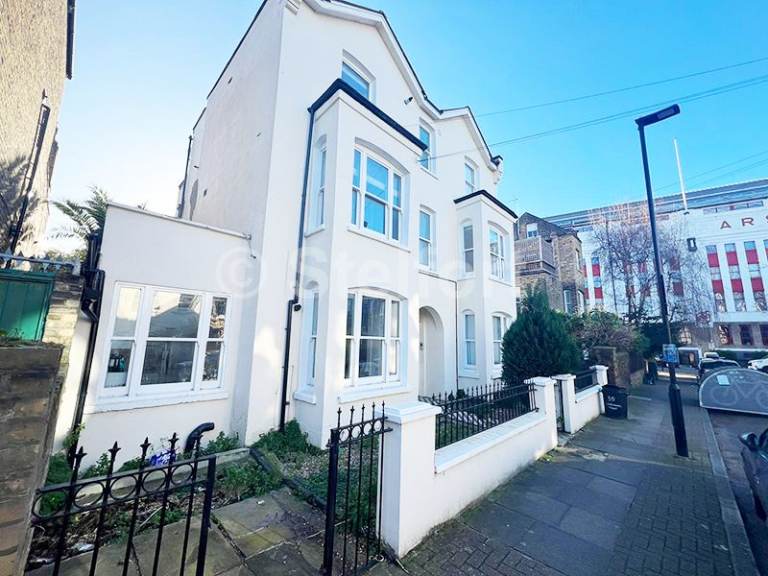 2 bedroom flat in Conewood Street, London N5