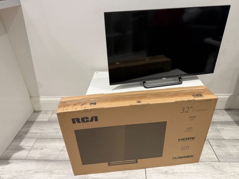 RCA 32" HD TV with Remote - As Good As New