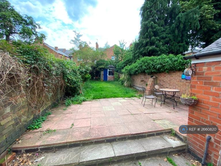 6 bedroom house in Daneshill Road, Leicester, LE3 (6 bed) (#2660820)