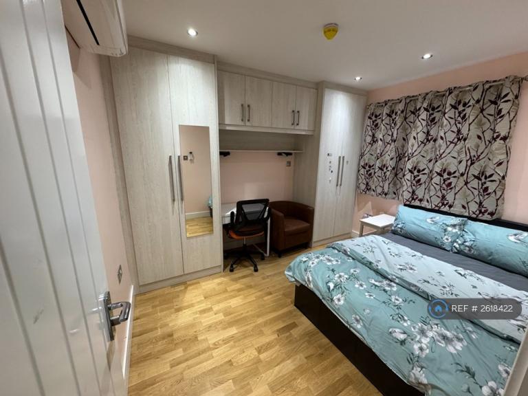 1 bedroom in Stayton Road, Sutton, SM1 (#2618422)