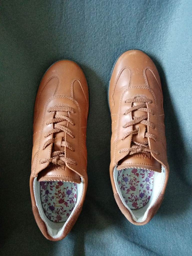   focus on comfort footwear.Lady's hotter 