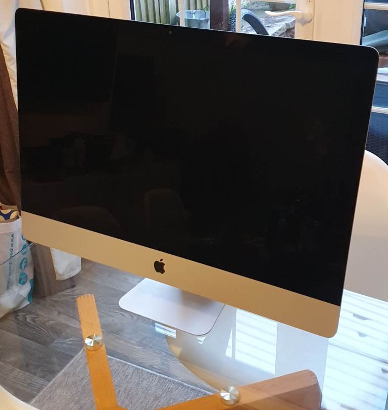 Apple imac desktop Al2115 5K Retina 1TB HD with 8GB Ram Upgradable to 64GB 