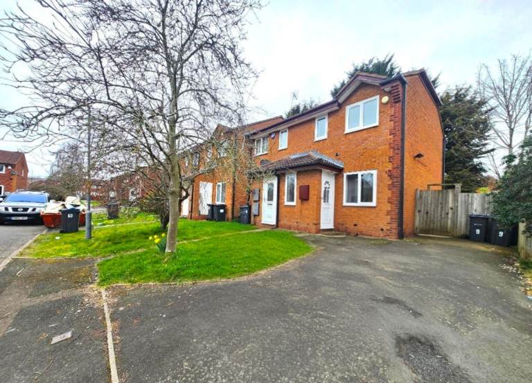 Two Bedroom House to Let, Gideon Close, B25 - £1,195pcm