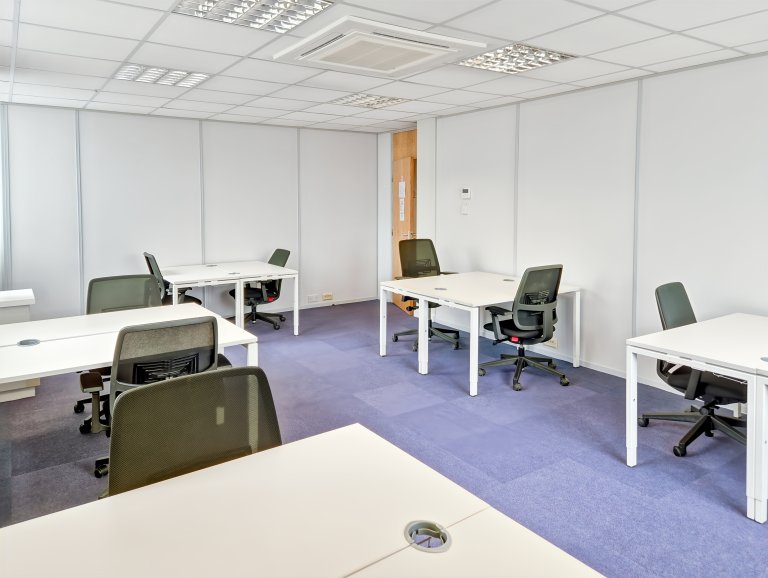 Fareham - PO169QD \ Large Office Space with Flexible Setup for Up to 15 Workstations