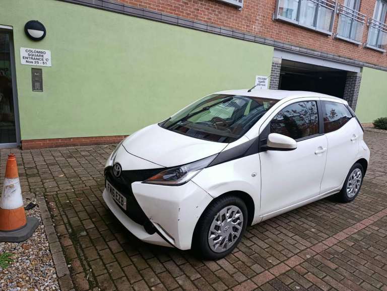 Toyota, AYGO, Hatchback, 2016, Semi-Auto, 998 (cc), 5 doors