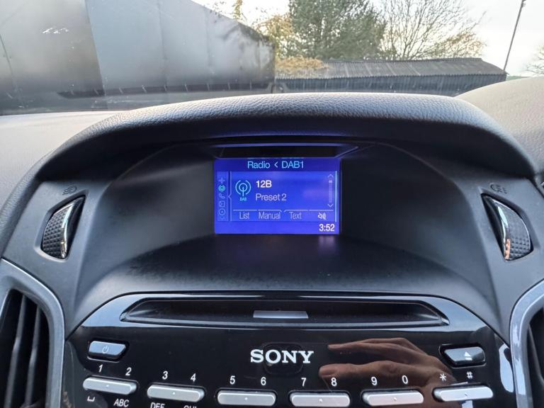 2013 Ford Focus 1.0 125 EcoBoost Titanium Navigator 5dr HATCHBACK PETROL Manual