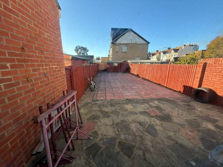 Newly Decorated Spacious 4 Bedroom Family House very close to Newbury park station, IG2 7EZ.