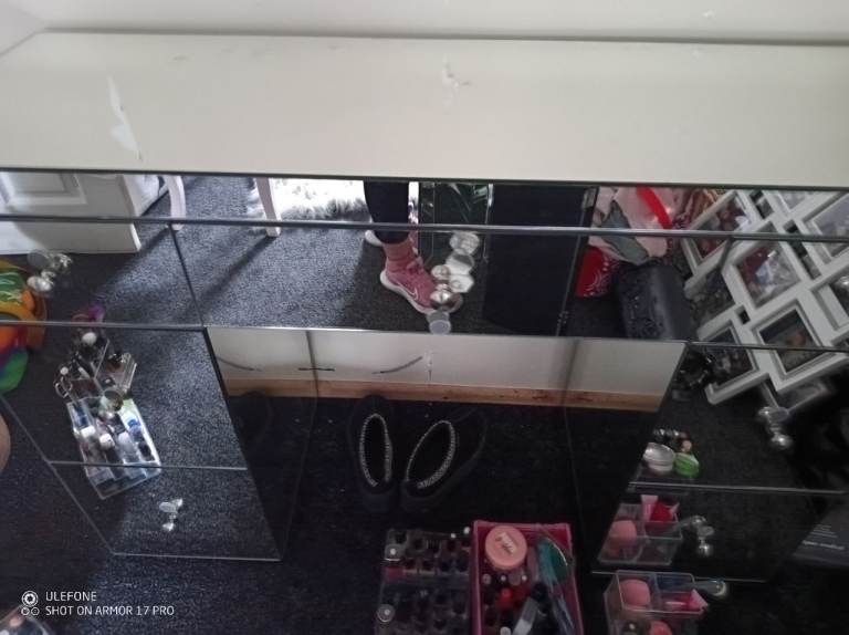 Mirror dressing table with 3 drawers at each side and one in middle