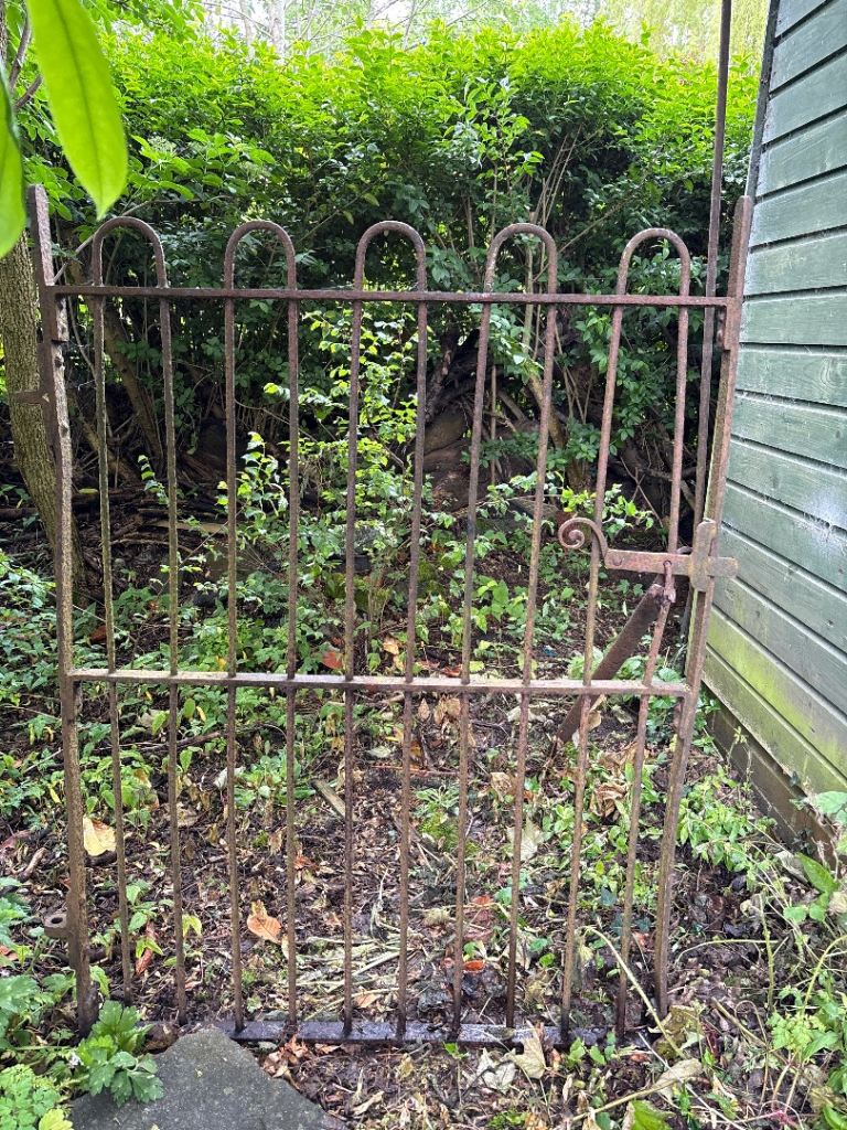 Gate