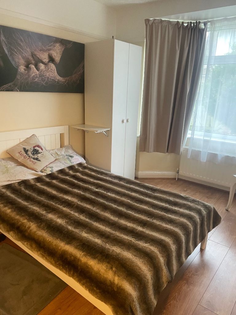 Crystal Palace- Double Bedroom