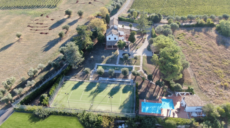 Elegant Countryside Estate with Pool, Tennis Court and Sea View – 10 min from the Adriatic Coast