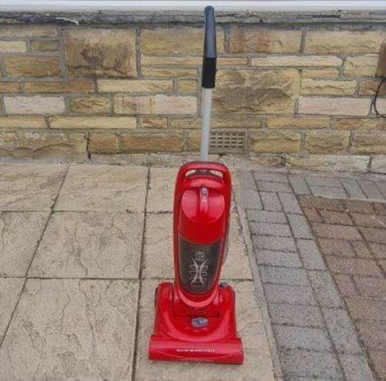 Vax Upright Vacuum Cleaner – Red, Good Condition