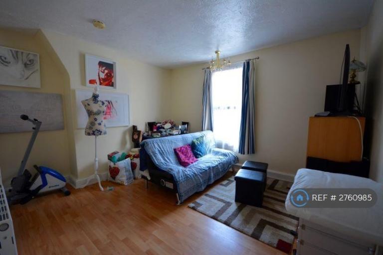 1 bedroom flat in Burrell Road, Ipswich, IP2 (1 bed) (#2760985)