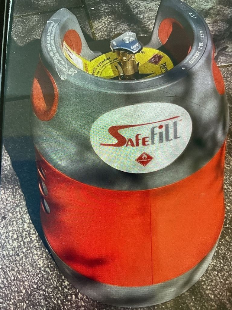 Safefill 7.5kg self fill lightweight gas bottle. Purchased 28 March 2024 (used only once)