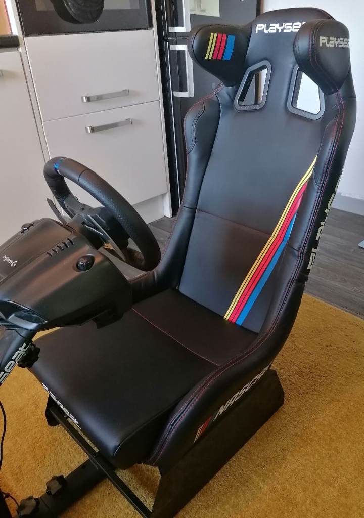Playseat gaming/racing chair
