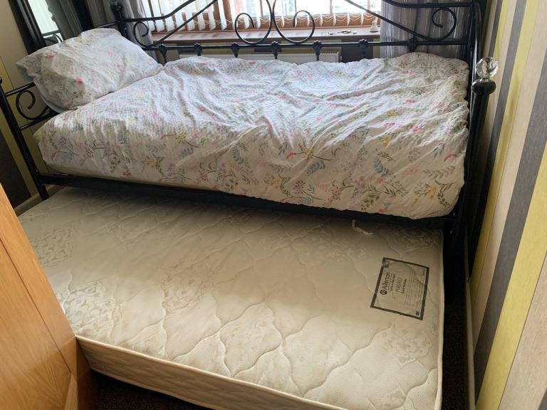 Day bed , trundle& mattress