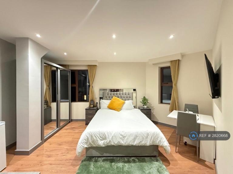 Studio flat in Cranbrook Road, Ilford, IG1 (#2820668)