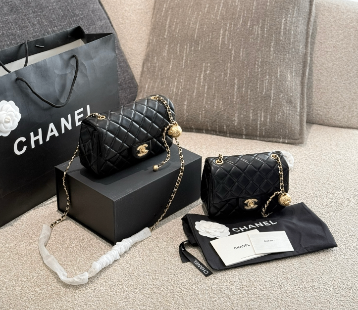 CHANEL women's crossbody bag 