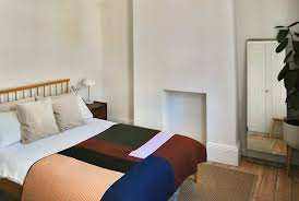 Spacious and Cosy Double Room for Rent in - BL4 9DS