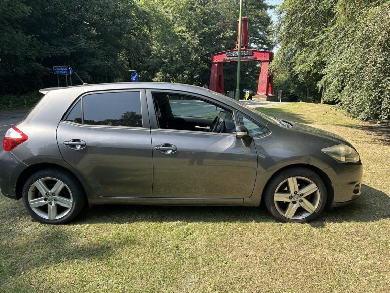TOYOTA AURIS 1.6 V-Matic SR Grey Manual Petrol 2012