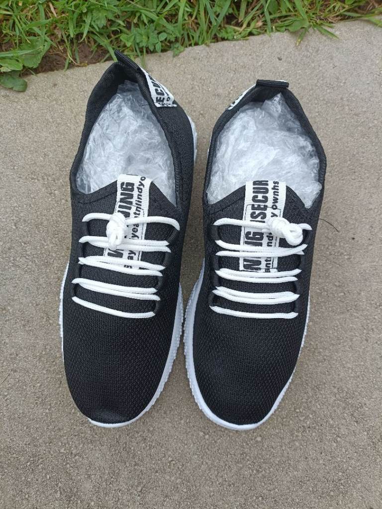 Brand 🆕 canvas trainers in black and white 